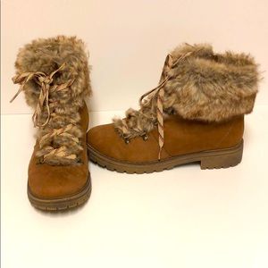 Women’s camel brown faux fur boots size 8.5